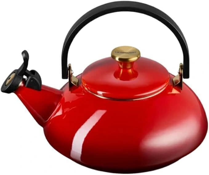 Chaleira Zen com Pegador Dourado Vermelha 1,5L Le Creuset — Única