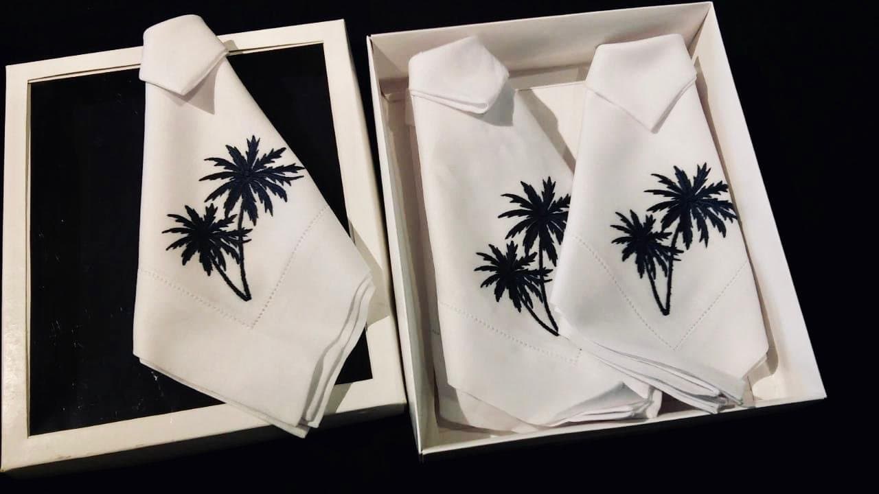 Jogo de 6 Guardanapos em Linho Coqueiro Flor de Lis Branco e Azul