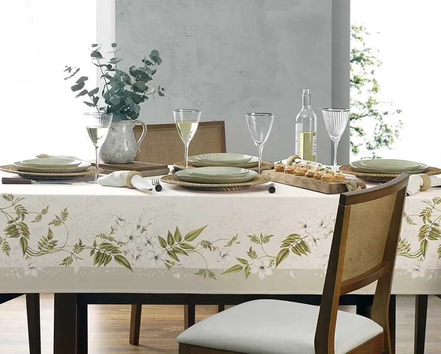 Toalha de Mesa Karsten Antiformiga Jasmim - Retangular - 1.40x2.10m