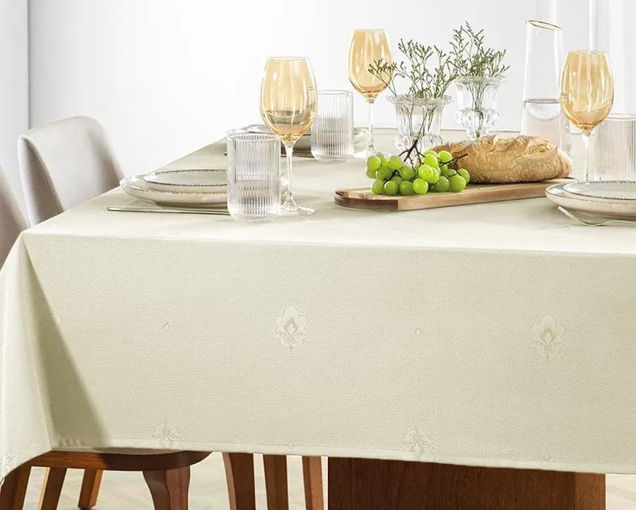 Toalha de Mesa Karsten Celebration Desiree - Redonda - 1.78m