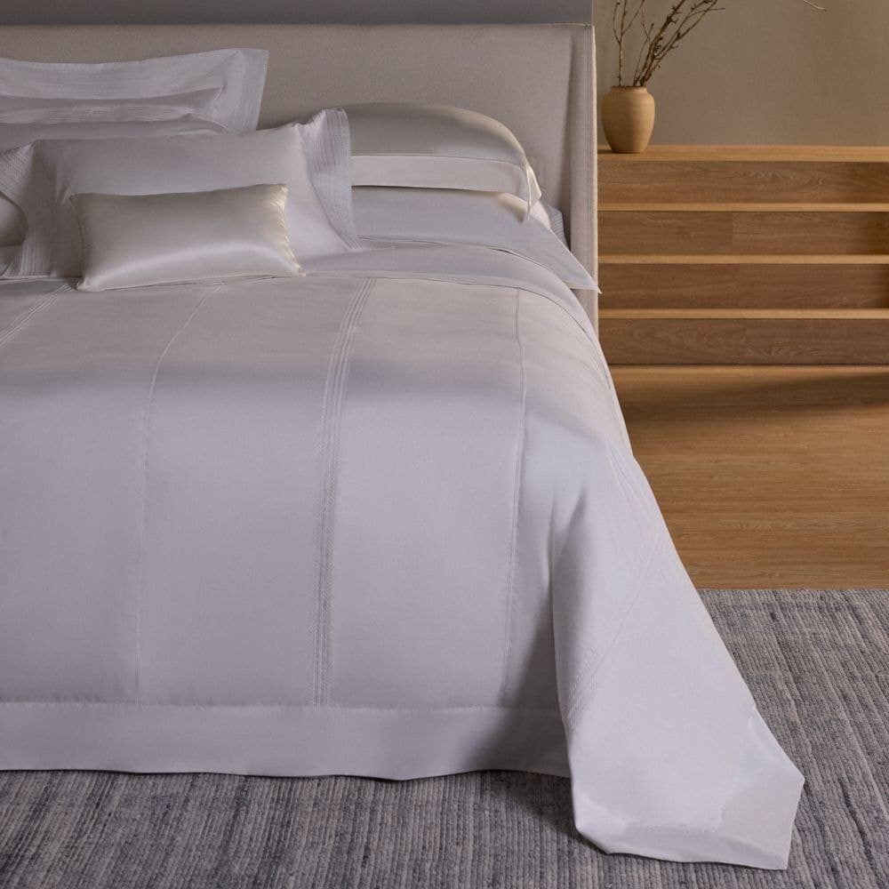Capa p/ Duvet Queen Buddemeyer Luxus Altesse, 500 fios 100% Algodão, fio Penteado Branco c/ renda branca.