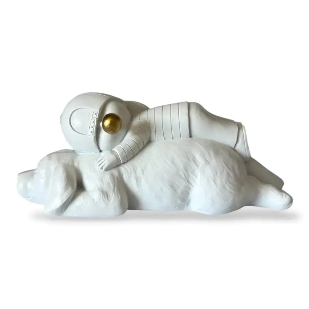 Escultura Decorativa Menino Deitado sobre seu Cachorro