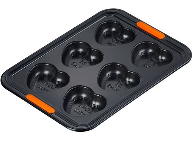 Forma para 6 Muffins em Formato de Coração Relevo Le Creuset