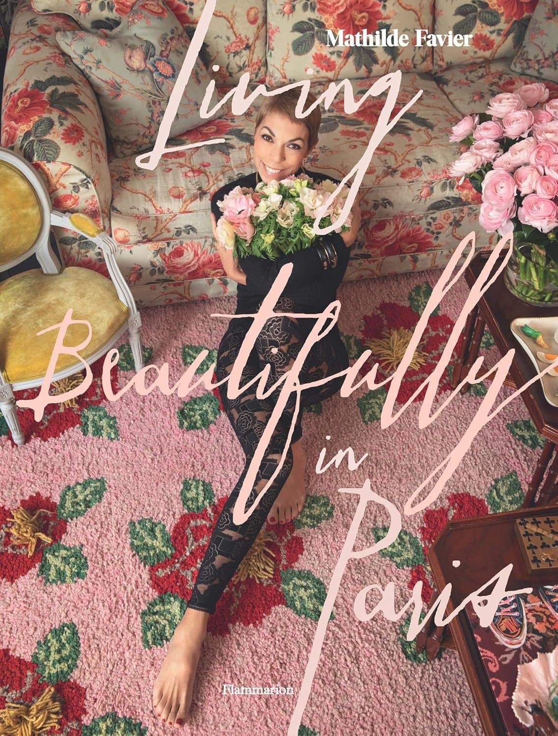 Livro Living Beautifully In Paris