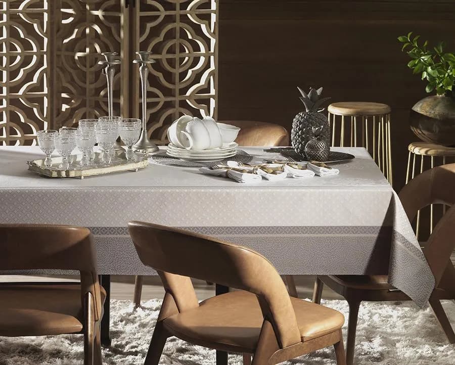 Toalha de Mesa Karsten Celebration Bourbon - Retangular - 1.80x2.70m