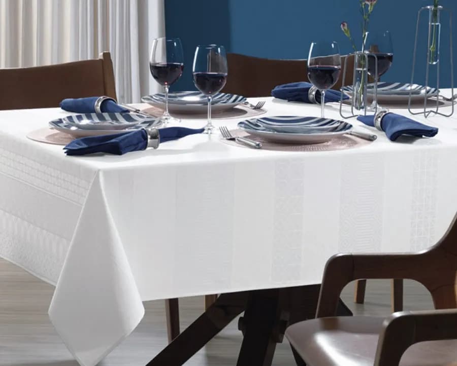 Toalha de Mesa Karsten Celebration - Retangular - 1.60x3.20m